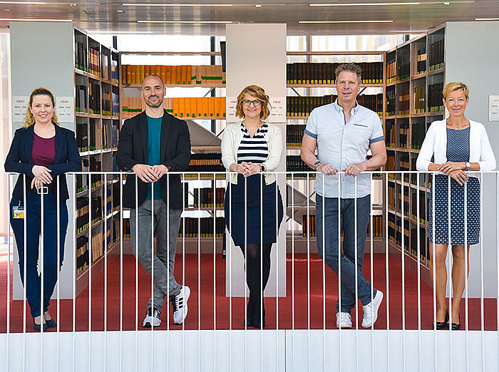 Gruppenfoto der Ansprechpartner:innen für die Publikationsberatung der Universitätsbibliothek. ©Uni Graz/Schwarz