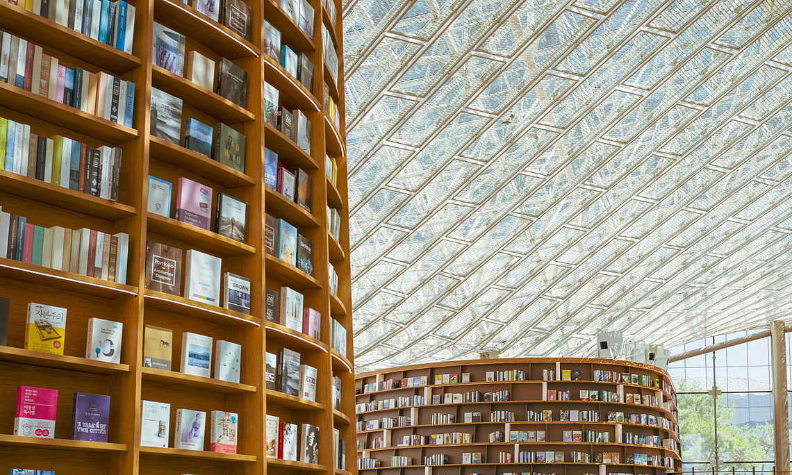 Riesiges Bücherregal, Glasdach