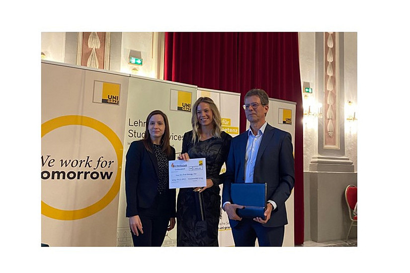 Eva Wenig (Mitte) wird mit dem Viktor-Obendrauf-Preis ausgezeichnet