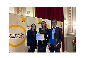Eva Wenig (Mitte) wird mit dem Viktor-Obendrauf-Preis ausgezeichnet