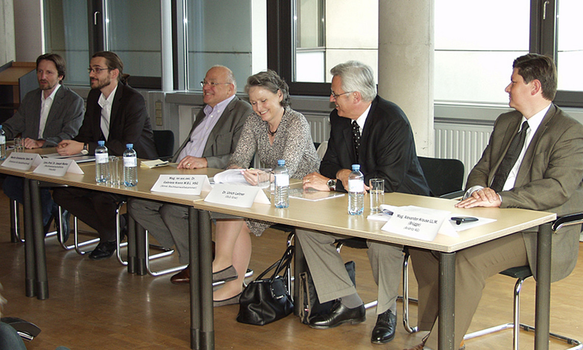 Hochkarätige Podiumsdiskussion zum Thema Lernen: Wie praxisnah soll und muss das rechtswissenschaftliche Studium sein?
