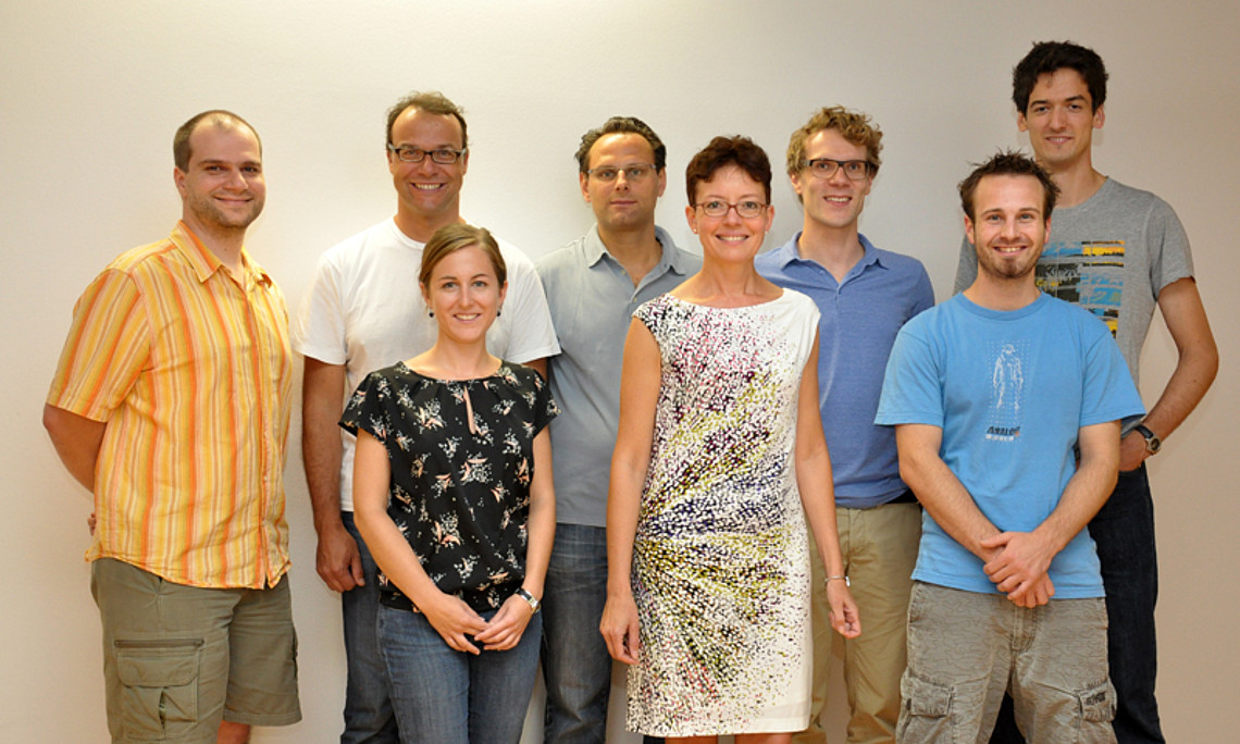 Stefan Schild (Uni Graz), Rolf Breinbauer (TU Graz), Kathrin Herzog (Med Uni Graz), Christoph Högenauer (Med Uni Graz), Ellen Zechner (Uni Graz), Georg Schneditz (Uni Graz), Sandro Roier (Uni Graz) und Jakob Pletz (TU Graz). Foto: Uni Graz/IMB