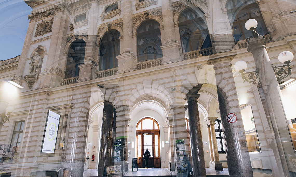 Hauptgebäude-Front