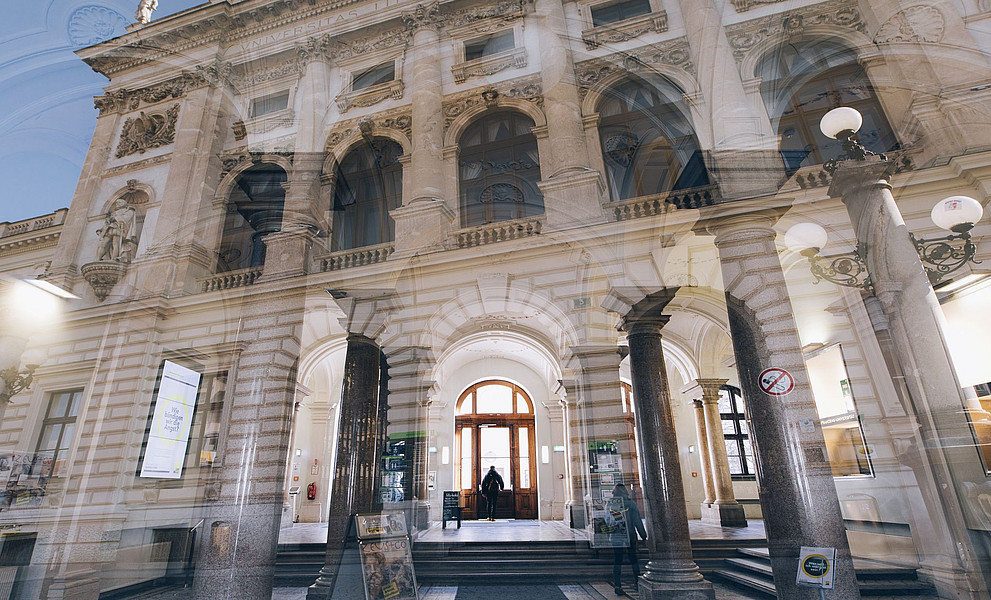 Hauptgebäude-Front