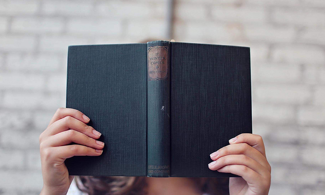 Wie entsteht Spannung, wann fesselt uns ein Text? Das ergründet eine neue Folge des Wissenschaftspodcasts "HörSaal: 15 Minuten Forschung". Foto: pexels.com