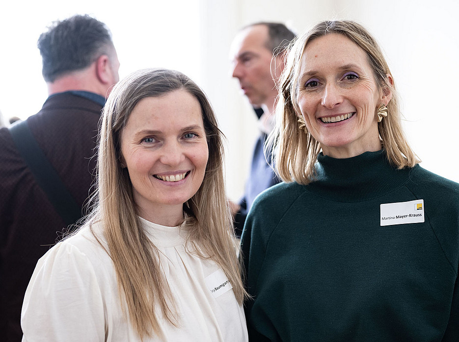 2 Mitarbeiter:innen ©© Simon Blackley 2026