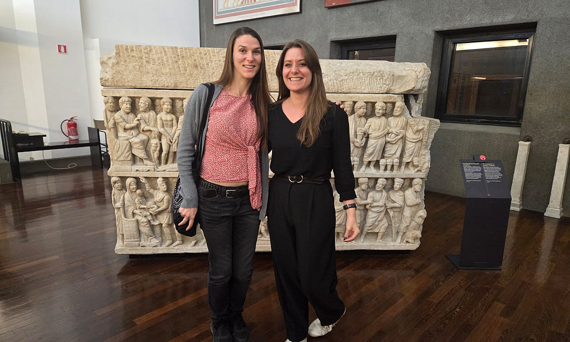 Sarah Hollaender und Caroline Bridel im Museo Pio Cristiano, Vatikan