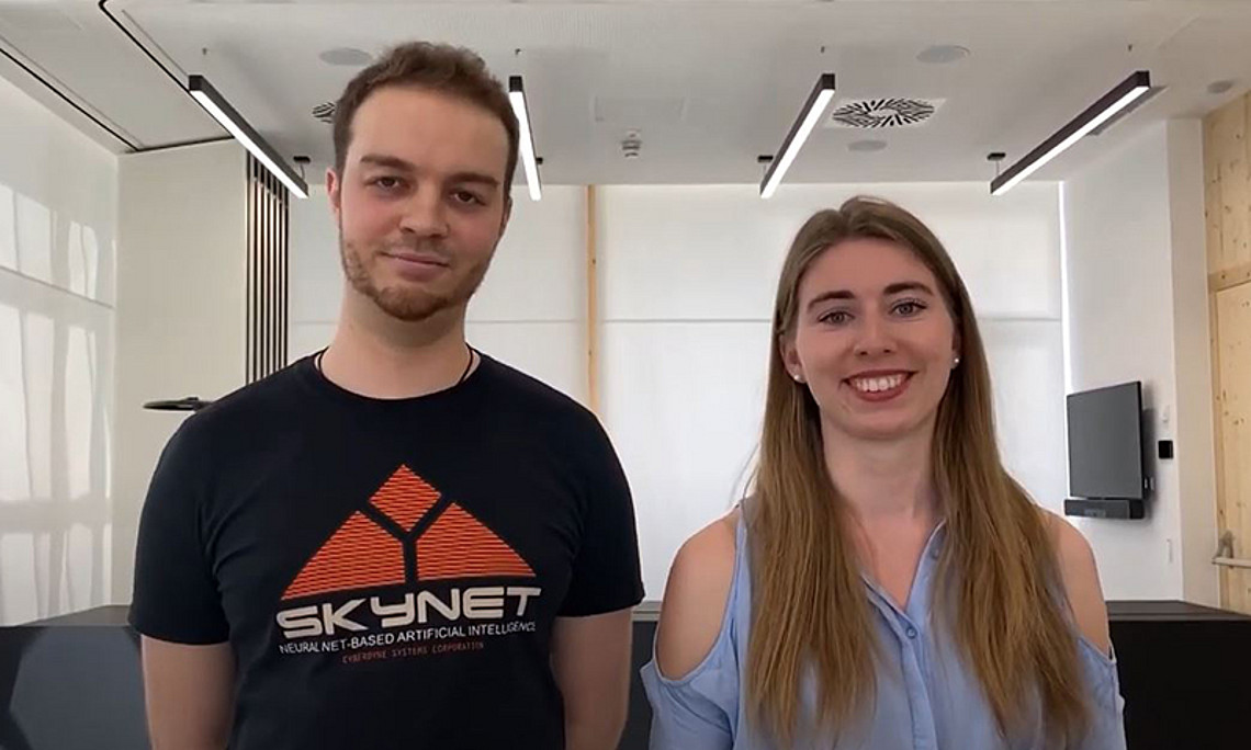 Stephan Schauberger und Maria Lackner präsentieren ihr Pitch zu Stageportal auf YouTube. 