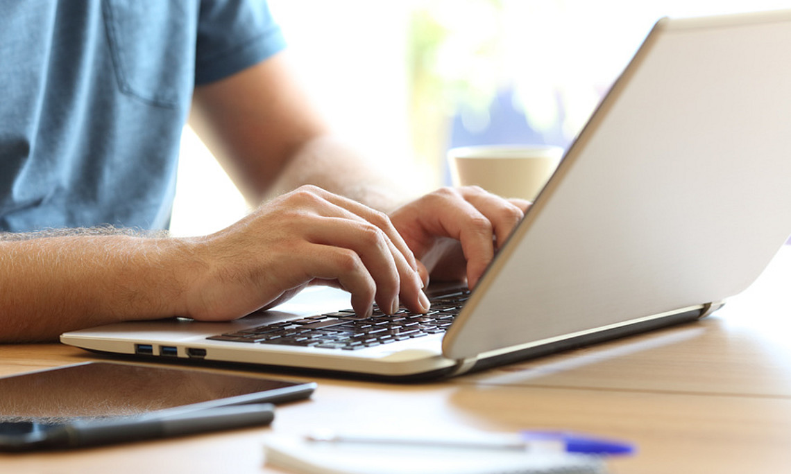 Laptop, online lernen, e-learning
