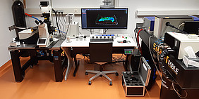Mit einem frisch angeschafften Laser-Mikroskop sind am Institut für Molekulare Biowissenschaften nun unter anderem neue Einblicke in besonders lichtempfindliche Proben möglich. Foto: Uni Graz/Heimo Wolinski.