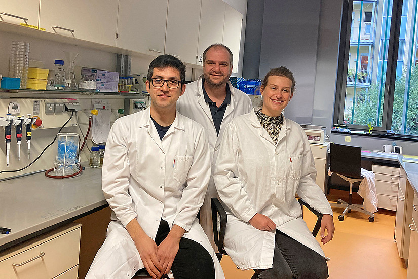 Himadri Thapa, Stefan Schild und Anna Müller (v. l.) haben einen potenziellen Covid-Impfstoff entwickelt. Foto: Uni Graz