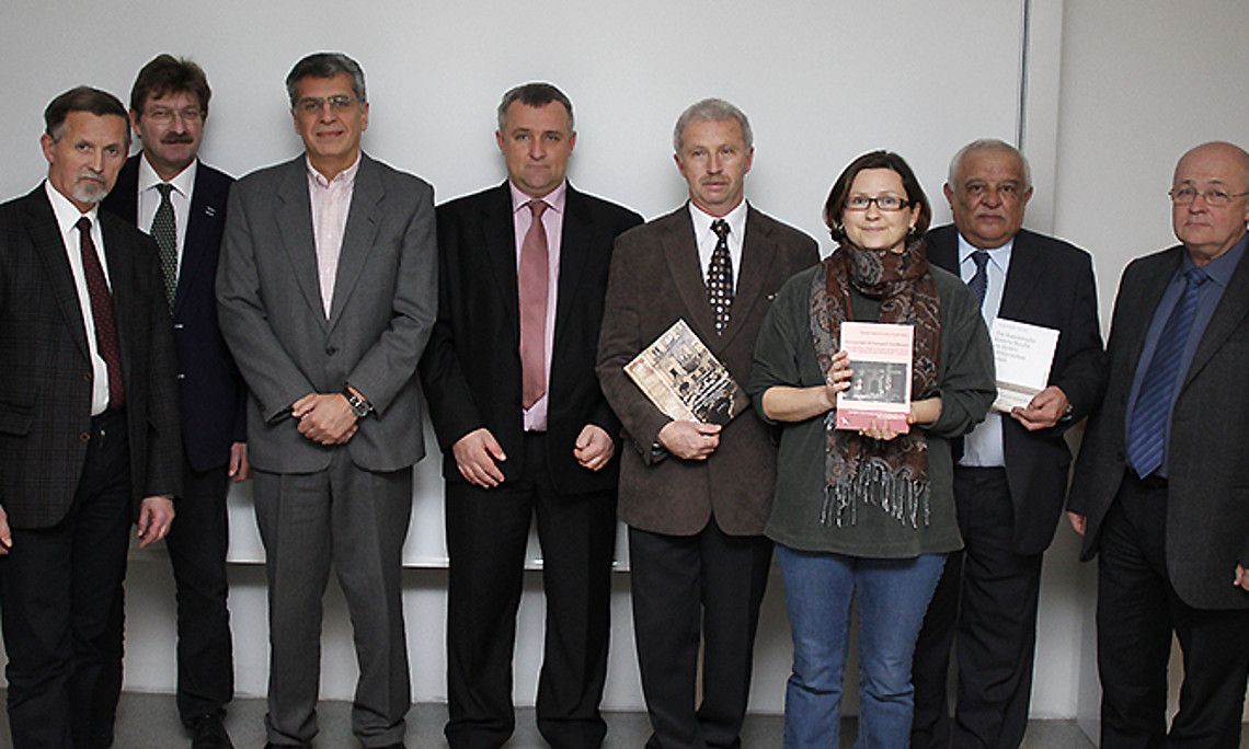 Harald Heppner, Vizerektor Peter Scherrer, Pablo Argárate (Institut für Ökumenische Theologie), Dr. Ion Cârja (Klausenburg/Rumänien), Prof. Dr. Peter Švorc (Univ. Prešov/Slowakei), Mag. Eva Posch (Uni Graz), Prof. Dr. Nicolae Bocşan (Altrektor de