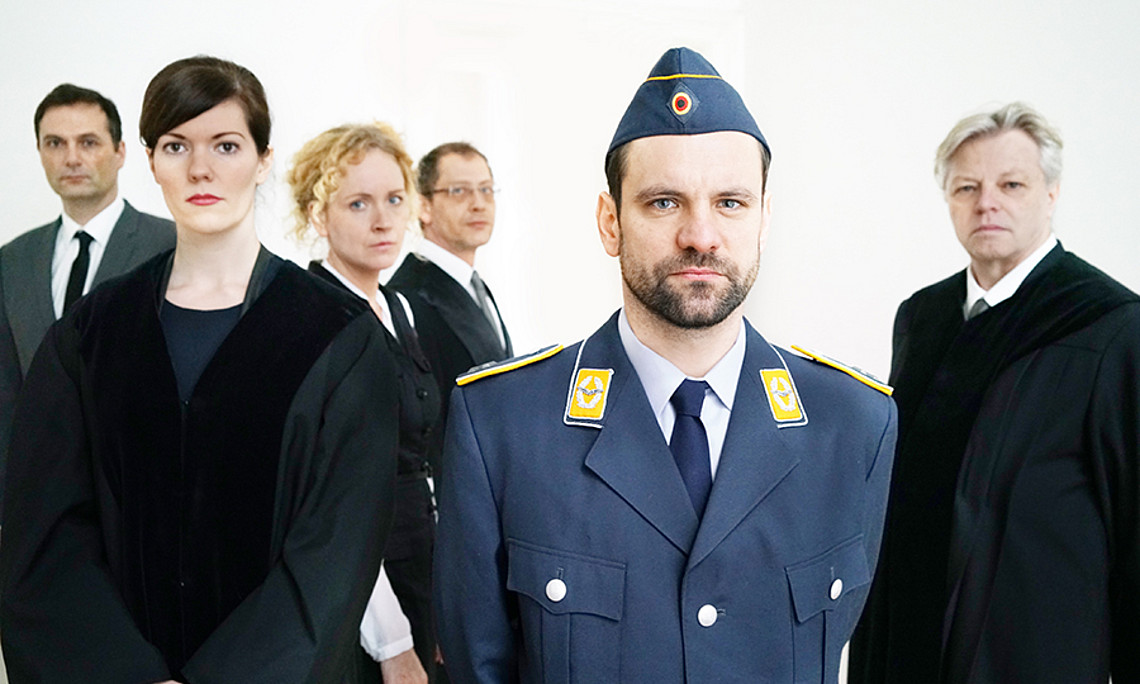Aus Anlass des aktuellen Gastspiels von „Terror“ am Landesgericht für Strafsachen Graz lädt die Uni Graz zu einer prominent besetzten Diskussionsrunde über Recht, Ethik und Moral. Foto: theater@work