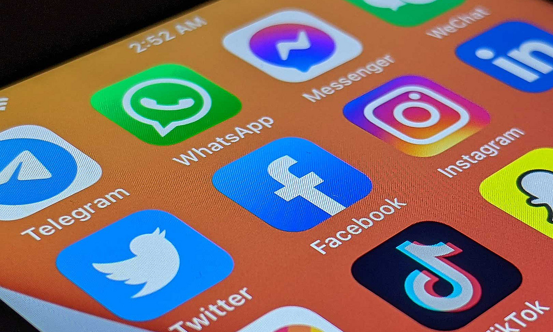 Desktop mit Apps auf Smartphone. Foto: Azam Kamolov – pixabay 