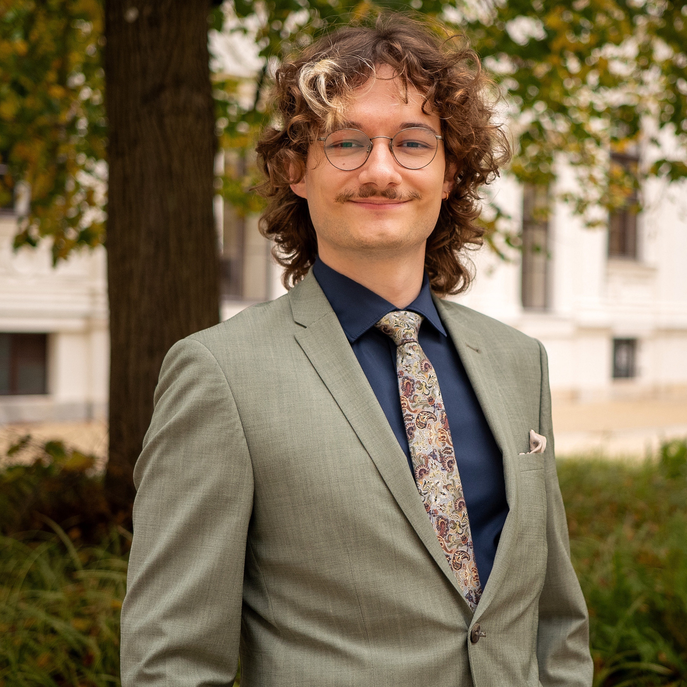 Herr Schweighofer im Innenhof der Uni Graz