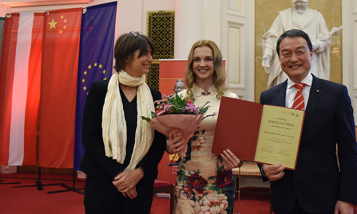 From left to right: Vice-Rector of the University of Graz Mireille van Poppel, Dr. Ksenia Radchenkova, and Director of the Konfuzius Institute Wanjie Chen.