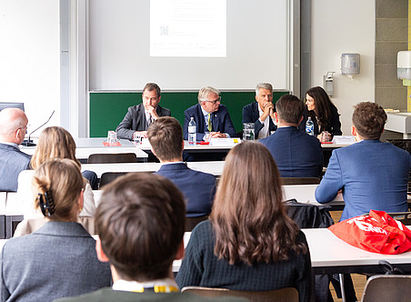 Ein Foto der Podiumsdiskussion 