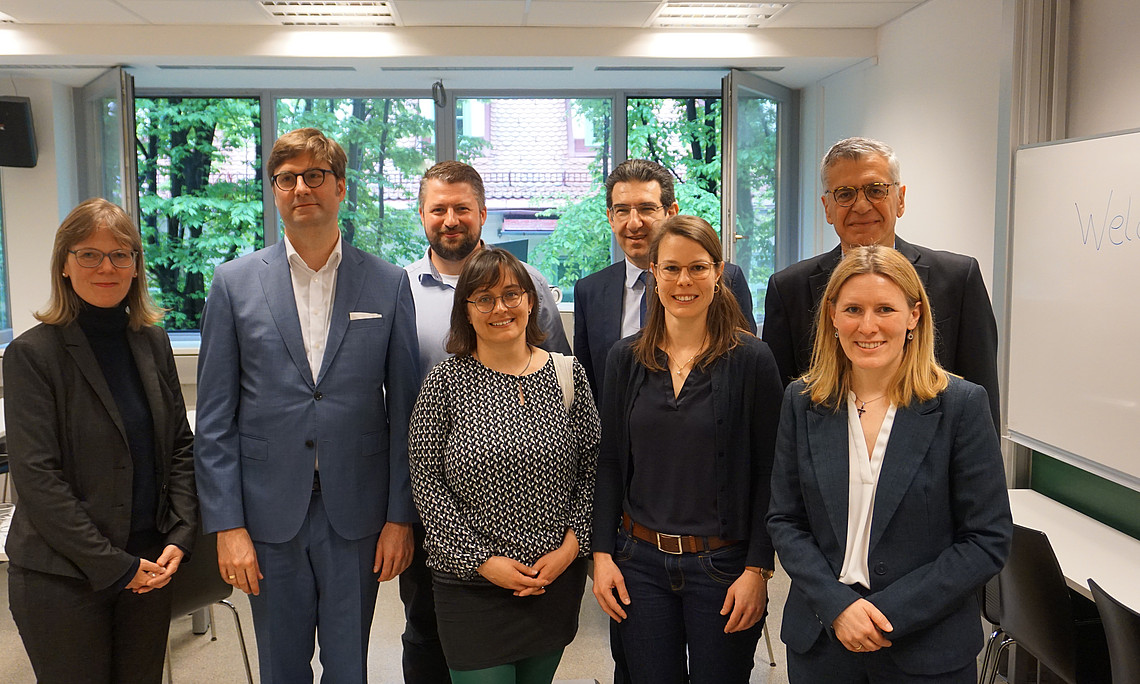 Gruppenbild internationale Gäste, Dekan, Vizestudiendekanin