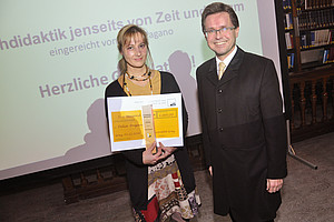 So sieht die Gewinnerin des ELCH-2014 aus: Delia Pagano. Den Preis überreichte Vizerektor Polaschek. Fotos: Uni Graz/Tzivanopoulos