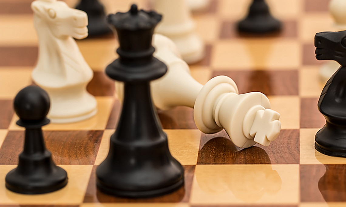 Intelligence and practice are equally important in chess, and this applies no matter how old we are. At the same time, more intelligent people benefit more from regular practice. Photo: stevepb/pixabay.com