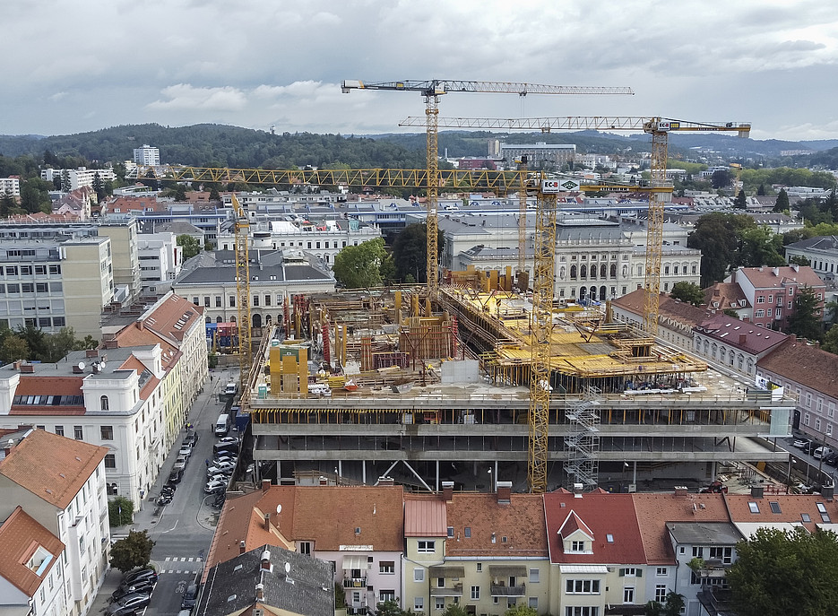 Blick auf eine baustelle von oben 