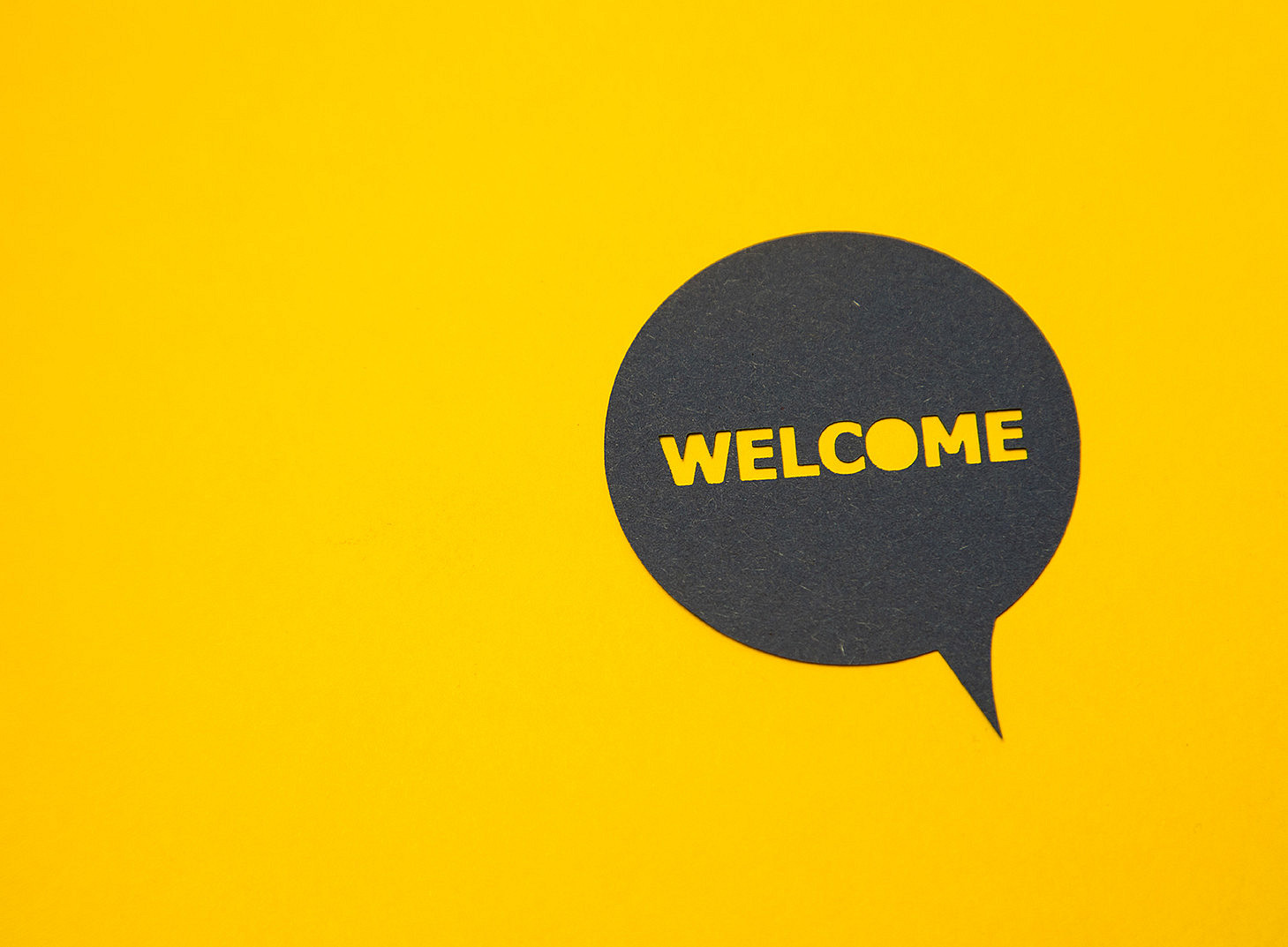 eine schwarze Sprechblase auf gelbem Hintergrund, in der "Welcome" geschrieben steht ©Smart Future - stock.adobe.com