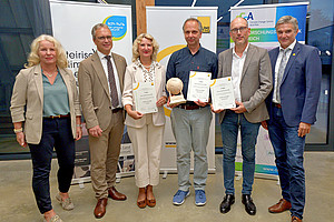 Group photo after the presentation of the Green Academia Award by the University of Graz 2025: Andrea Gössinger-Wieser, Peter Riedler, Margit Reitbauer, Steffen Birk, Marc Reimann, Joachim Reidl (from left).