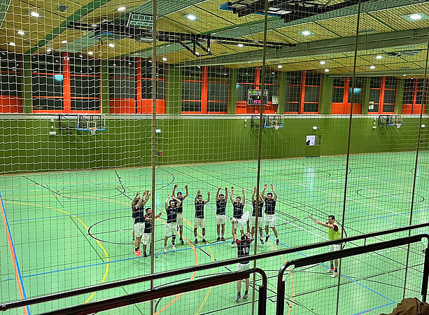 Fußballteam am Platz ©Uni Graz / Mkhumbuza