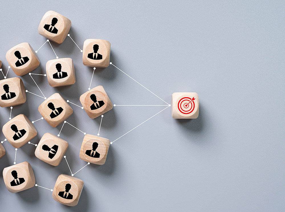 Wooden cubes with black symbolic figures connect against a gray background and symbolize the LeSeDi doctoral program ©BritCats Studio - stock.adobe.com