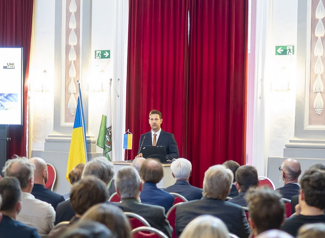 Paul Gragl beim seinem Vortrag im Meerscheinschlössl ©Foto Fischer-Lessiak