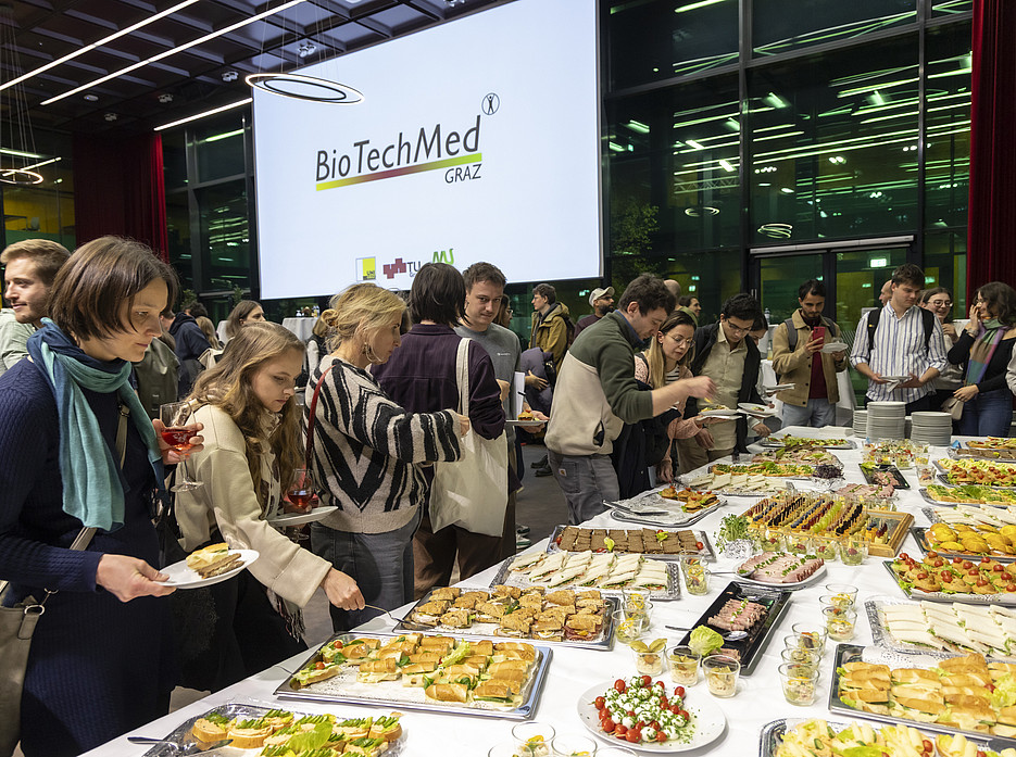 Buffet ©© Helmut Lunghammer