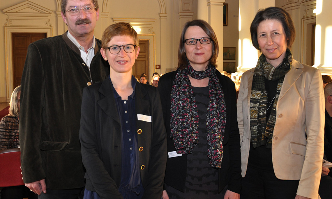 Vizerektor Peter Scherrer, stellvertretende Institutsleiterin Julia Seyss-Inquart, Institutsleiterin Agnieszka Czejkowska und Dekanin Barbara Gasteiger-Klicpera (v. l.)
