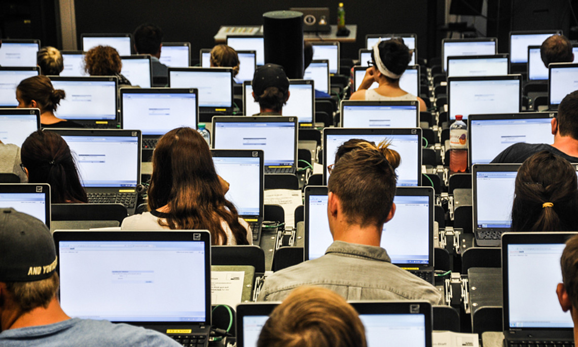 Ab 1. März 2017 ist die verpflichtende Online-Registrierung für ein zugangsgeregeltes Studium möglich. Foto: Uni Graz/Tzivanopoulos