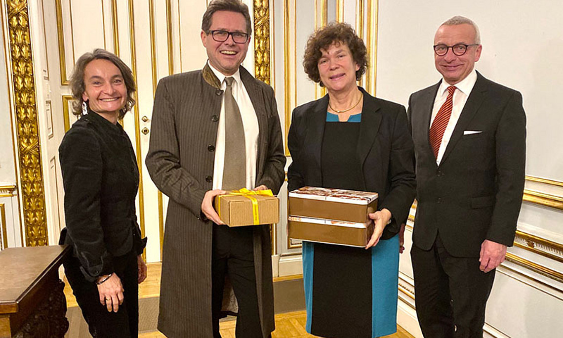 Sabine Pendl (Büro für Internationale Beziehungen der Universität Graz), Rektor Martin Polaschek, Rektorin Beate Schücking und Svend Poller, Akademisches Auslandsamt der Universität Leipzig. Fotonachweis: Lina Hörügl/Universität Leipzig.
