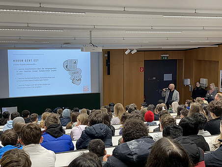 Das Gedächtnis des Klassenzimmers. Multidirektionales Erinnern in Grazer Schulen. 