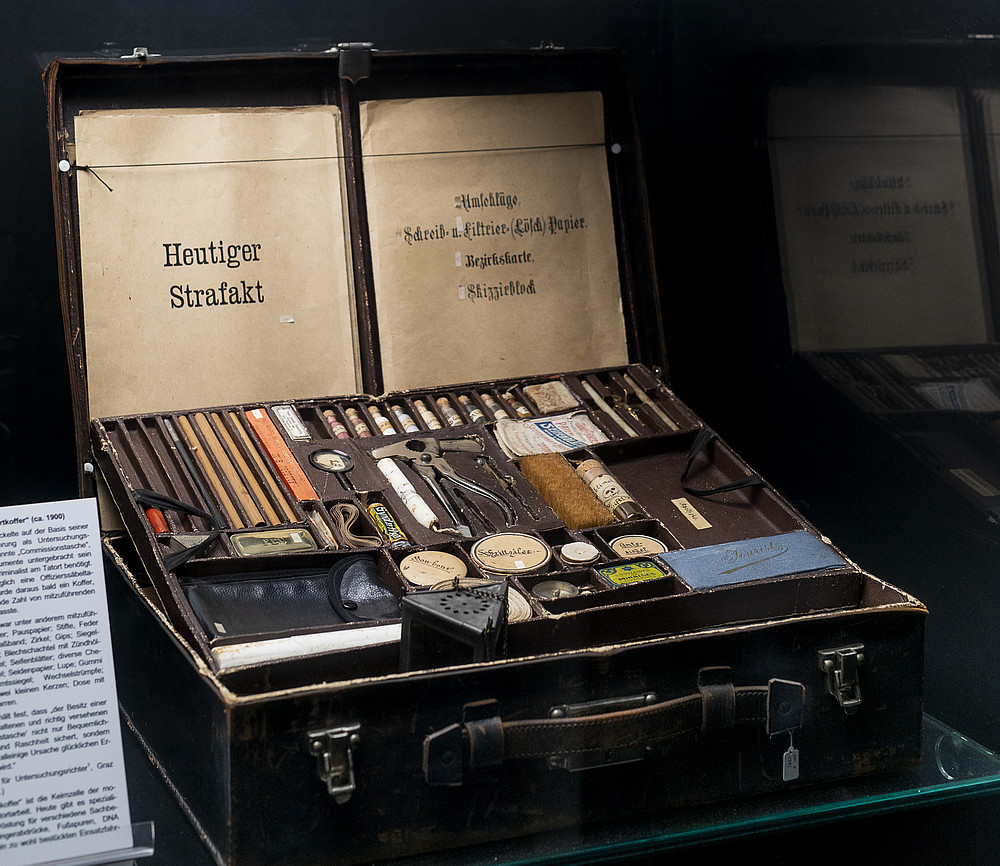Universitätsmuseen - Objekt der Woche - Tatortkoffer ©Uni Graz/Kanizaj