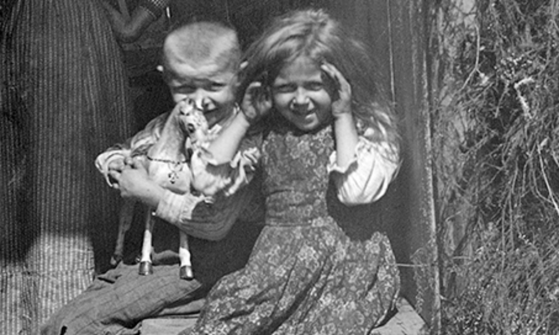 Zerrissene Kindheit im Krieg: Wie es der Landbevölkerung vor hundert Jahren - und heute in der Ukraine - ergeht, zeigt eine neue Austellung um Grazer Museum für Geschichte. Foto: Multimediale Sammlungen/UMJ