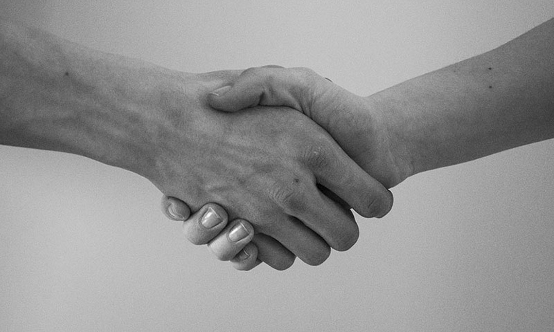 Unterstützung: Aus dem Spendentopf des Flüchtlingshilfefonds erhalten anerkannte AsylwerberInnen finanzielle Zuschüsse für Fahrtkosten oder Sprachkurse. Foto: SCY/pixabay.com. 