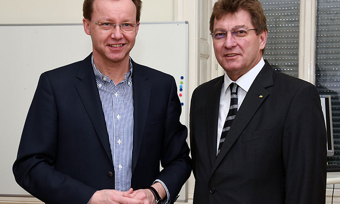 Freuen sich über die Förderung des Projekts GEOCLIM: Wegener-Center-Leiter Gottfried Kirchengast (l.) und Vizerektor Peter Scherrer. Fotos: Uni Graz/Pichler