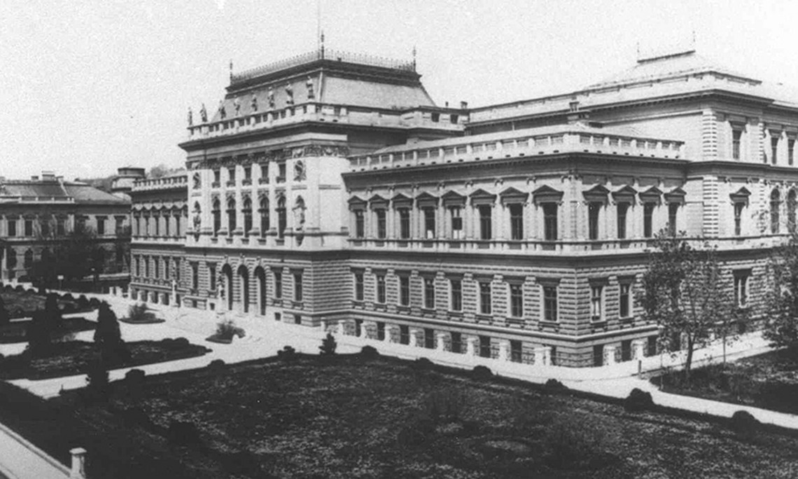 Lange hat die Uni Graz ihre Rolle während der NS-Zeit nicht oder nur unzureichend aufgearbeitet. Hier ist das Hauptgebäude auf einer Aufnahme um 1930 zu sehen. Foto: Alfred Steffen. 
