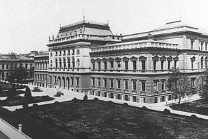 Lange hat die Uni Graz ihre Rolle während der NS-Zeit nicht oder nur unzureichend aufgearbeitet. Hier ist das Hauptgebäude auf einer Aufnahme um 1930 zu sehen. Foto: Alfred Steffen.  