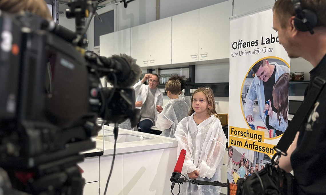 ein Mädchen im ORF Interview