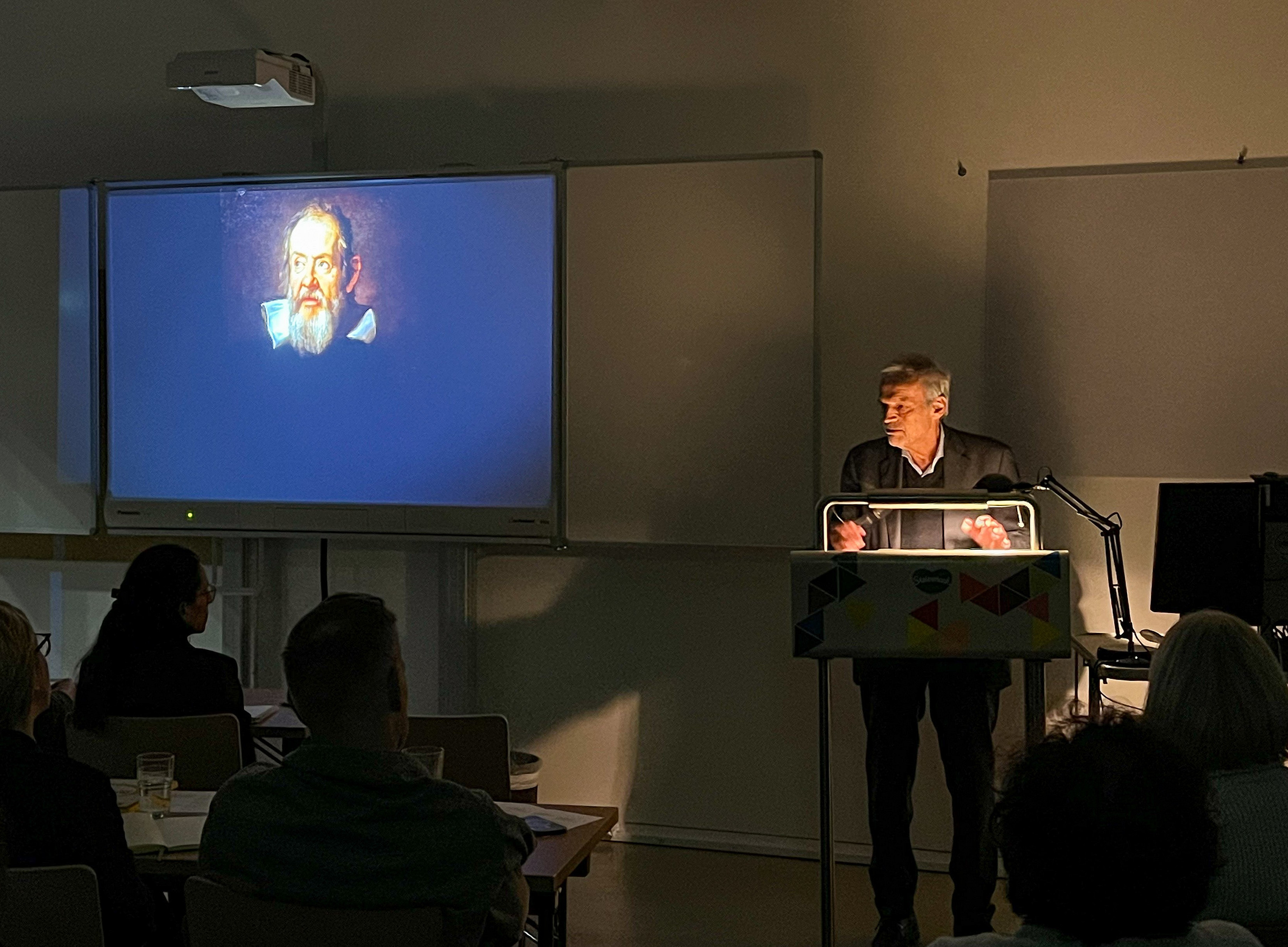 Horst Bredekamp (Berlin) bei seinem Vortrag über "Stil als Erkenntnisform, Erkenntnisform als Stil" ©Ella Binder