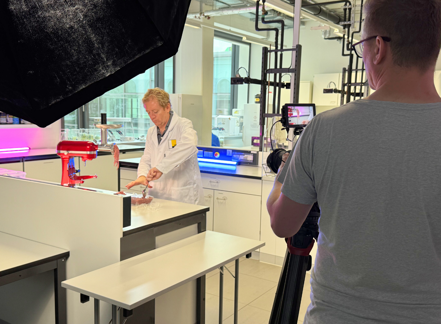 Ende Juli durften wir beim ORF-Dreh im Geschmackslabor dabei sein und einen Blick hinter die Kulissen werfen. ©Uni Graz/Hofbauer