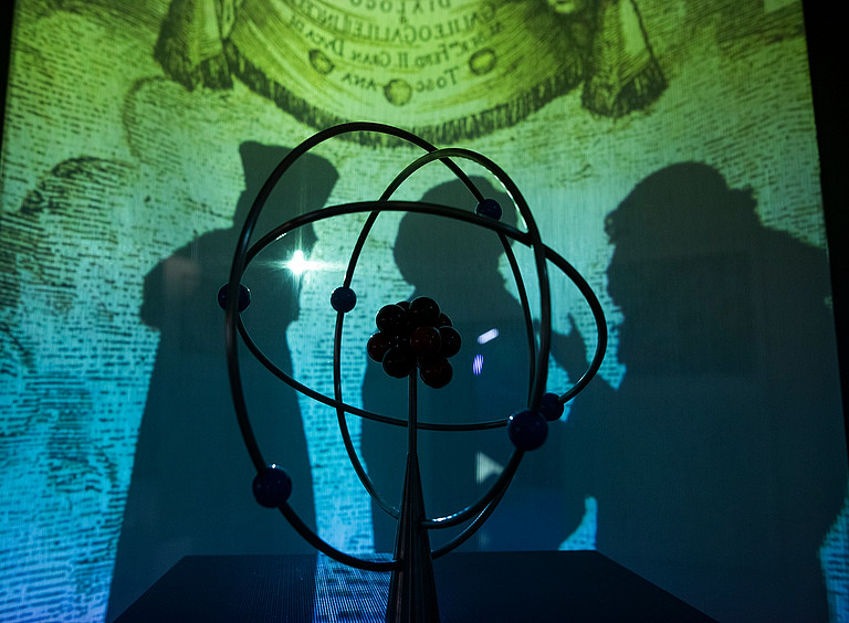 Schattenfiguren im astronomischen Teil der Ausstellung im UniGraz@Museum