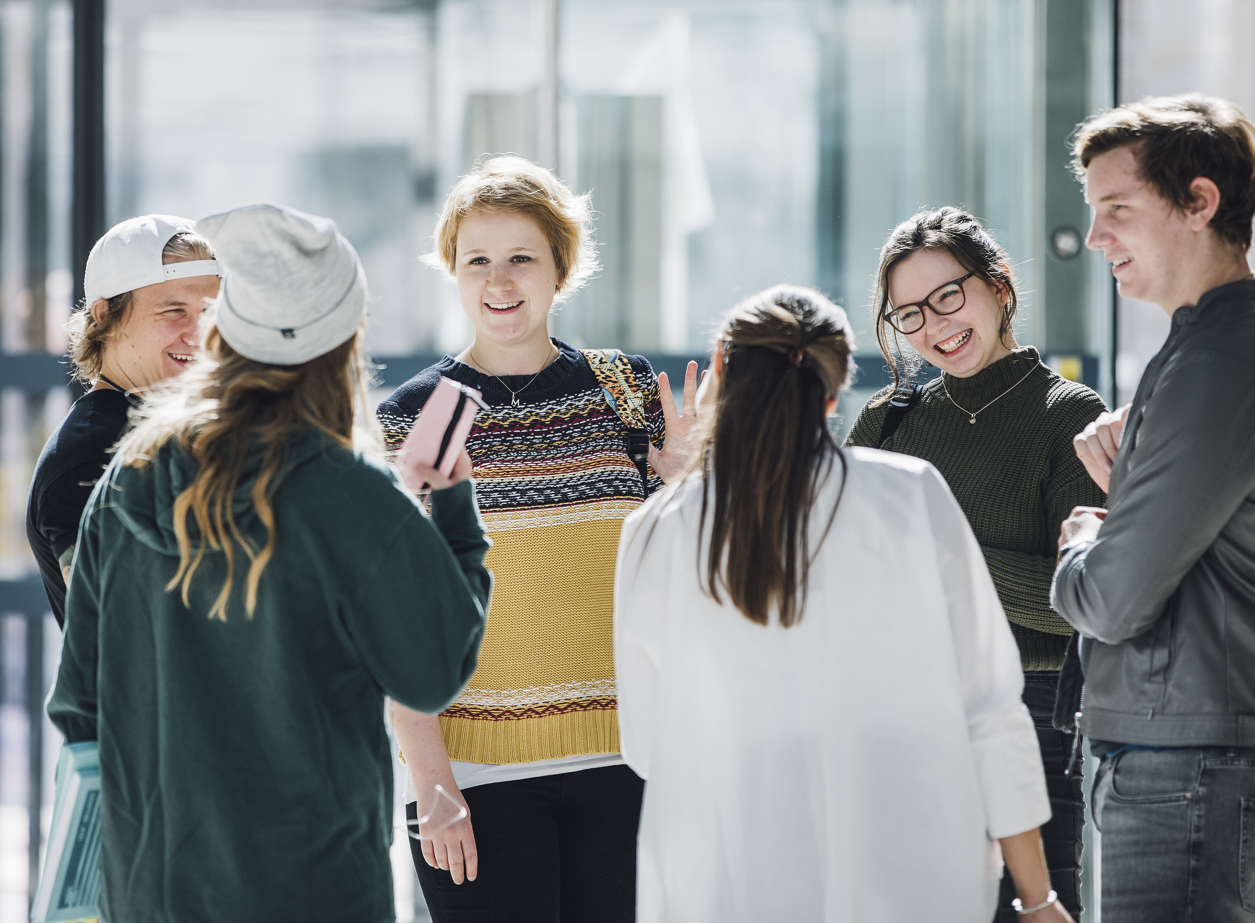 junge Menschen im Gespräch ©Uni Graz/Kanizaj