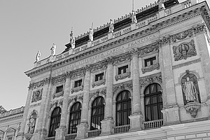 Hauptgebäude