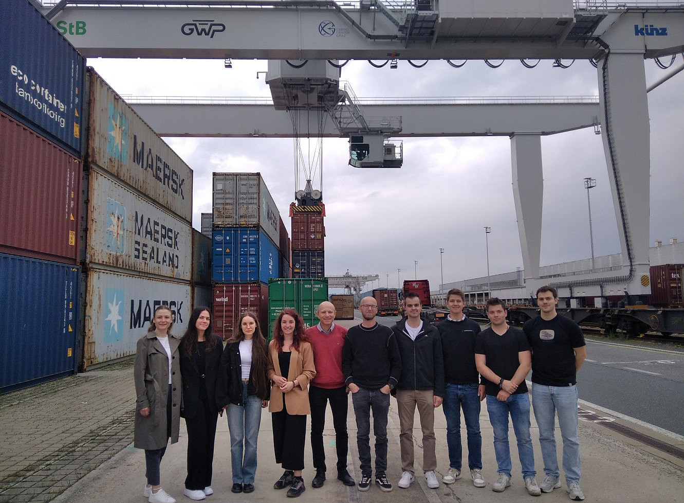 Studierende und Lehrende im Cargo Center Graz in Werndorf ©Ulrich Pferschy