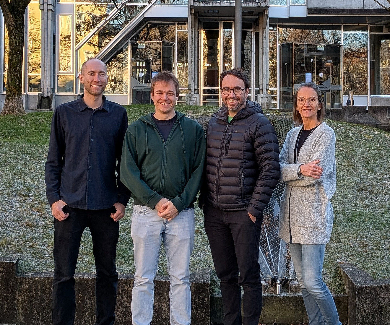Von links nach rechts: Erstautoren Adrien Tripp und Markus Braun, Gustav Oberdorfer, Mélanie Hall
