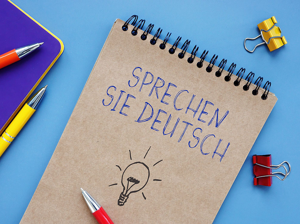 Notizblock mit der Aufschrift Sprechen Sie Deutsch symbolisiert den Fachbereich Deutsche Sprache ©Yurii Kibalnik - stock.adobe.com